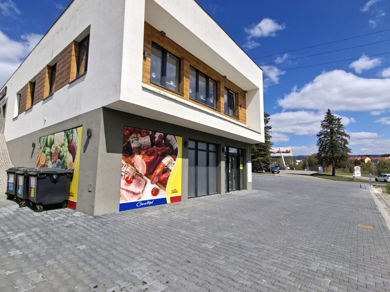 OB/137 do wynajęcia lokal handlowo usługowy w Sanoku przy ul. Lipińskiego